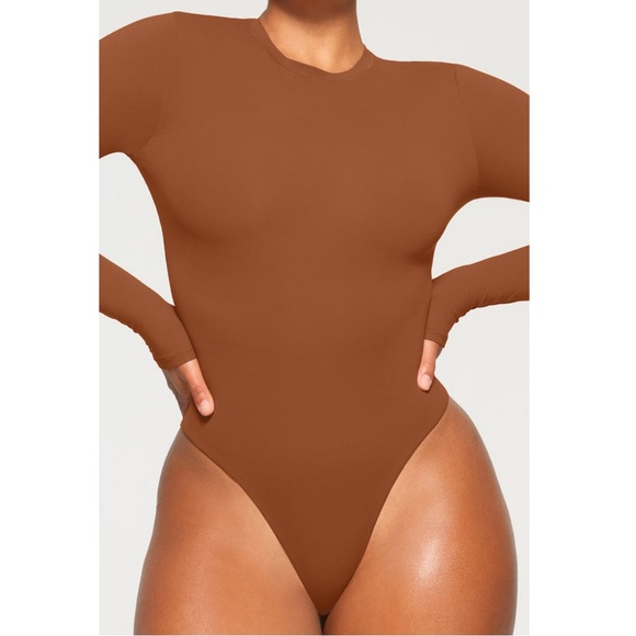 SKIMS Fits Everybody - Long Sleeve Crewneck Bodysuit - Picture 2 of 9